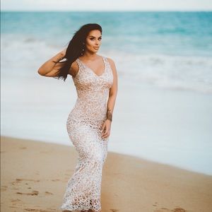 stretchy feel to it and fits like a 7 but super stretchy and form fitting!